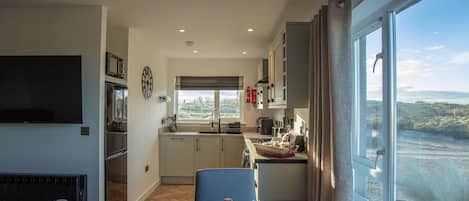 Dishwasher, cookware/dishes/utensils