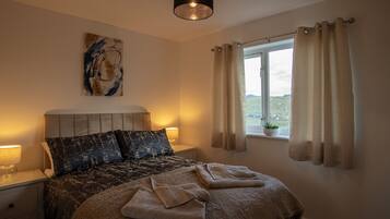 2 bedrooms, individually decorated, individually furnished