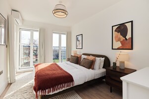 Apartment | Laptop workspace, iron/ironing board, WiFi (free)