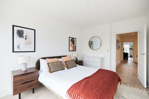 Apartment | Laptop workspace, iron/ironing board, free WiFi