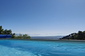 A heated pool - An Authentic Tuscan Country House!It is a charming residence, with all modern comforts recently restored, reserved only for lovers of silence and panorama, immersed in nature and in the family olive grove from which an excellent oil is produced. The view (LUCCA)