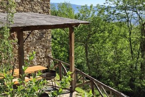 Outdoor dining - An Authentic Tuscan Country House!It is a charming residence, with all modern comforts recently restored, reserved only for lovers of silence and panorama, immersed in nature and in the family olive grove from which an excellent oil is produced. The view (LUCCA)