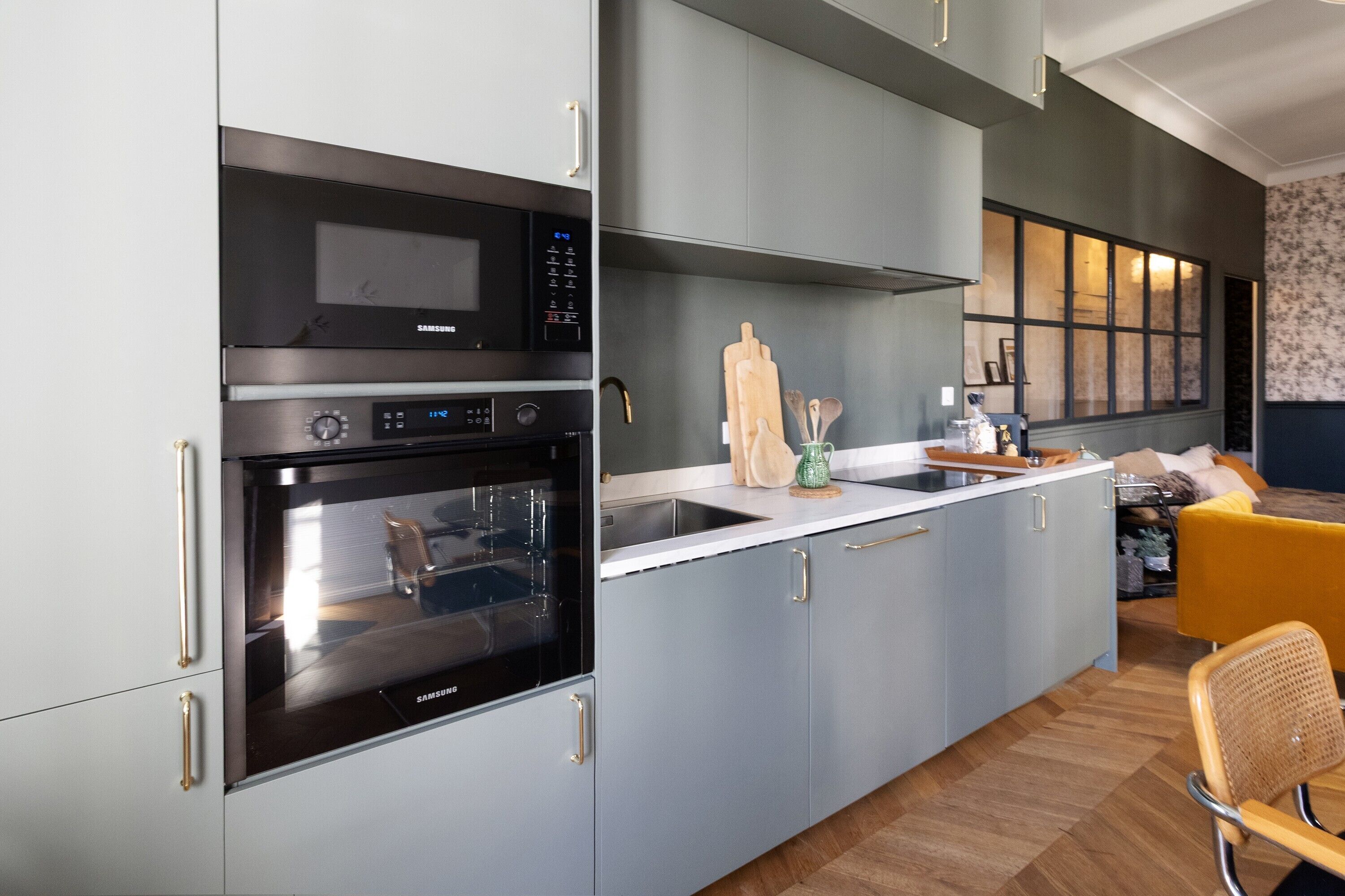 Geladeira, micro-ondas, fogão, cooktop