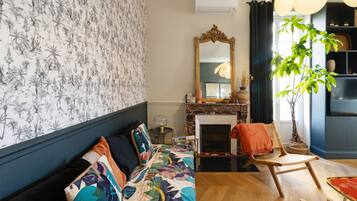 Télévision, cheminée