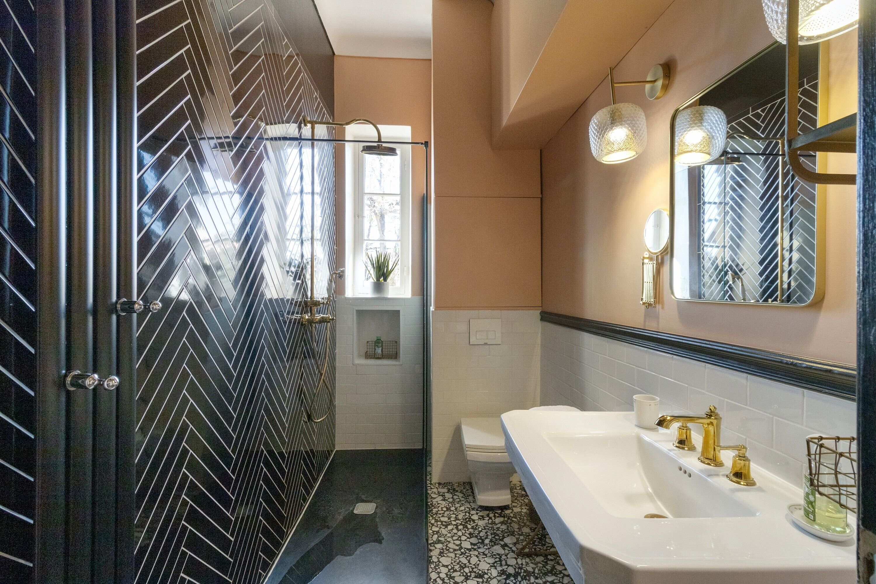 Dusch, hårtork och handdukar