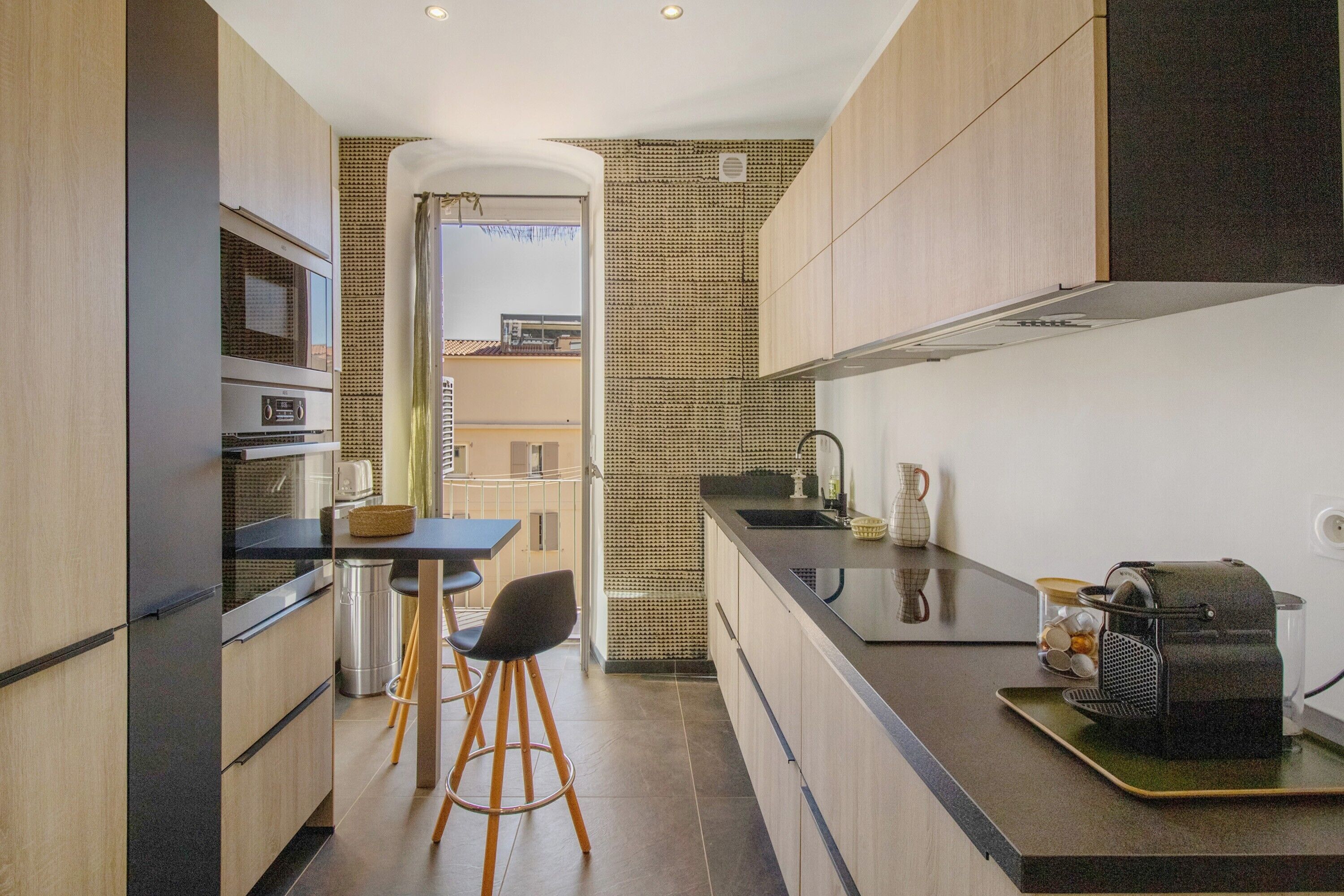 Jääkaappi, uuni, liesi, astianpesukone