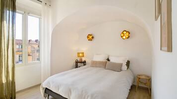 2 quartos, ferros/tábuas de passar roupa, Wi-Fi, roupa de cama