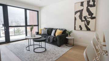 Signature Condo, Balcony, Mountain View | Living area