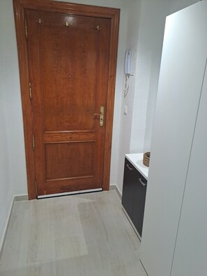 Interior - ALBIR, apartment for 4 pers., ground floor with garden, 100m to the beach, super pool, air conditioning (L’Alfàs del Pi)