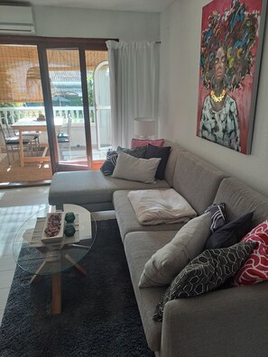 Smart TV - ALBIR, apartment for 4 pers., ground floor with garden, 100m to the beach, super pool, air conditioning (L’Alfàs del Pi)