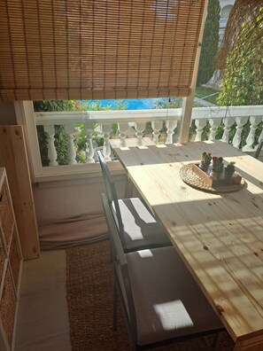 Outdoor dining - ALBIR, apartment for 4 pers., ground floor with garden, 100m to the beach, super pool, air conditioning (L’Alfàs del Pi)