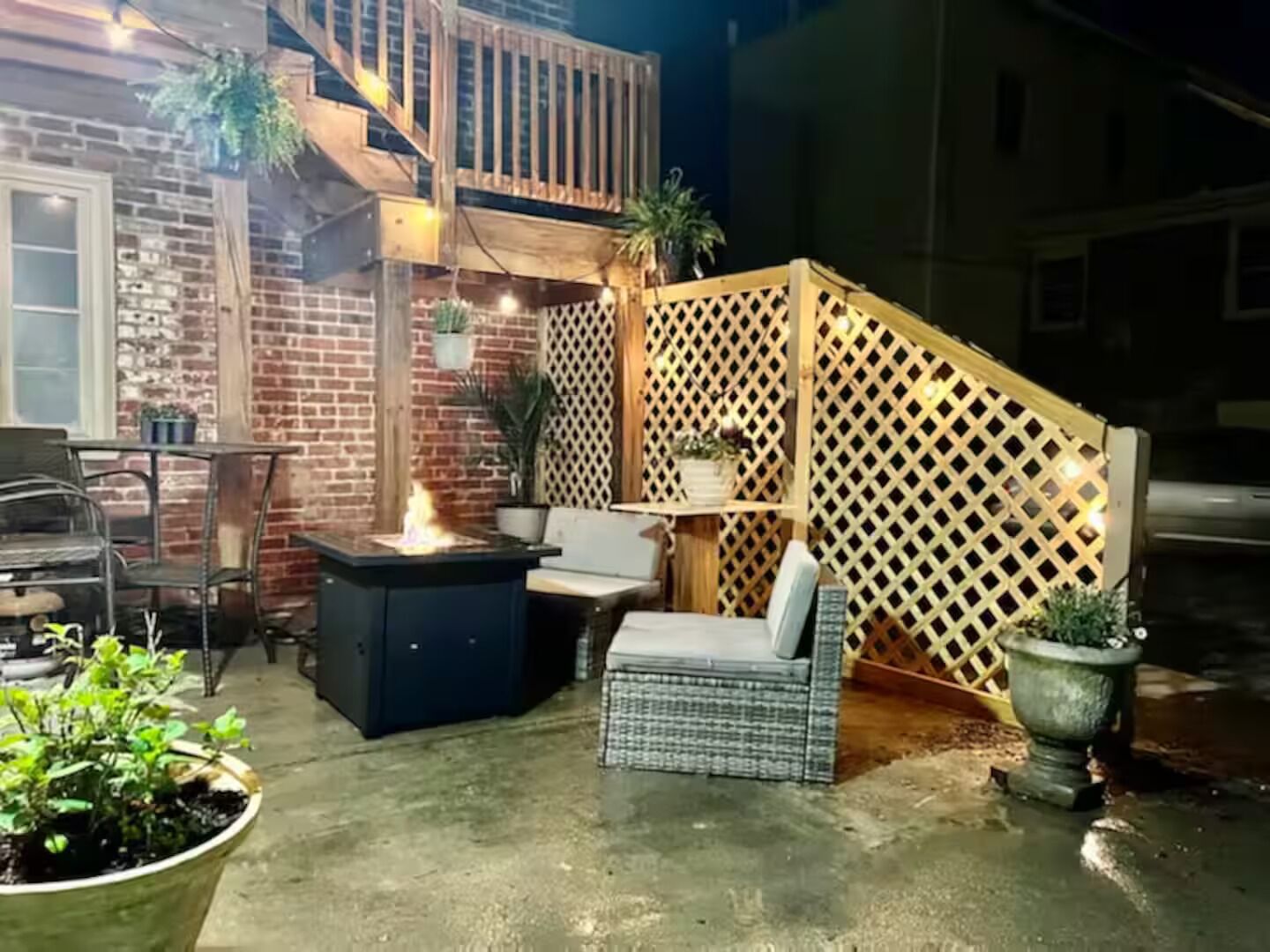 Outdoor dining