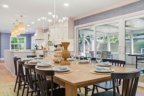 Dining - Bradenton Beach Club - Poolside + Estate Bunkroom (Bradenton)