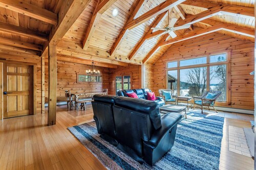 Dreamy Lakeview Log Cabin in Lake Ariel w/ Hot Tub, Game Room & Fire Pit