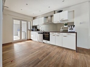 Frigorifero, microonde, forno, lavastoviglie