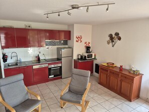 Fridge, microwave, oven, dishwasher - Large T4 with pool, terrace and beach on foot (Fréjus)