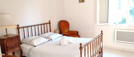 3 bedrooms, iron/ironing board, WiFi