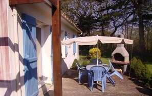 Outdoor dining - House with garden near the sea in Mesquer (Mesquer)
