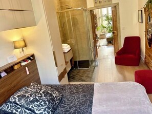 2 bedrooms, iron/ironing board, WiFi, bed sheets - Garibaldi Old town & Sea bright and confortable (Nice)