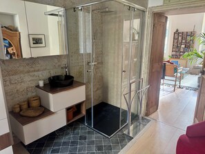 Shower, hair dryer, towels - Bright Apartment & Balcony - Old Nice & Sea (Nice)
