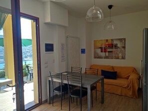 Interior - Cozy apartment with large terrace overlooking the sea (Rapallo)