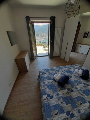 2 bedrooms, iron/ironing board, WiFi, bed sheets - Cozy apartment with large terrace overlooking the sea (Rapallo)