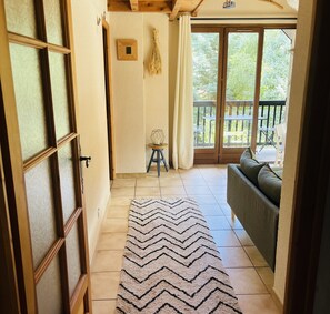 Interior - Ski nest with large balcony (La Salle-les-Alpes)