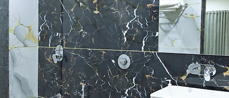 Habitación doble Deluxe, balcón | Baño