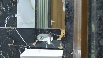 Habitació doble Deluxe, balcó | Bany