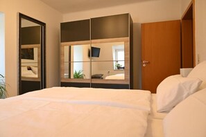 1 slaapkamer, een strijkplank/strijkijzer, gratis wifi, beddengoed