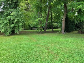Property grounds - Vacation apartment at the Saaleknie 80sqm with garden idyll in Rudolstadt (Rudolstadt)
