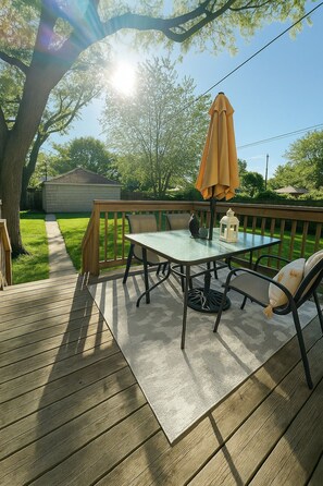 Outdoor dining -  Hidden Gem Steps From River, Restos, Cafés, Parks (Windsor)