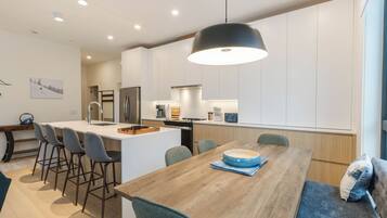 Deluxe-Apartment, Bergblick | Speisen