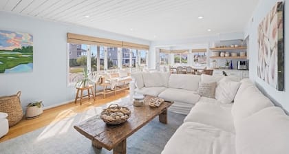 Oceanview beach cottage with heated pool an hot tub