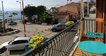 Paradise House a stone's throw from the sea