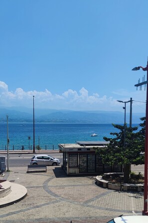 Unclassified image, 2 of 11, button