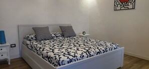 Unclassified image, 4 of 11, button