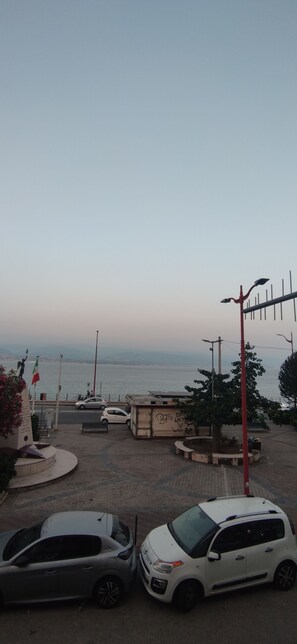 موقف سيارات