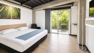 Cortinas blackout, tabla de planchar con plancha y wifi gratis