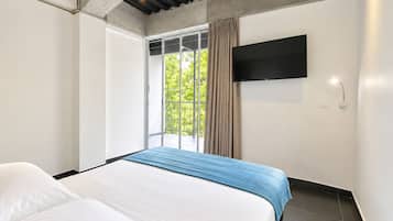 Cortinas blackout, tabla de planchar con plancha y wifi gratis