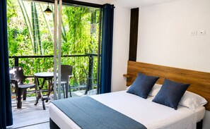 Blackout drapes, iron/ironing board, free WiFi, bed sheets - Carriqui Underground (Pereira)