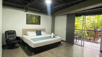 Cortinas blackout, tabla de planchar con plancha y wifi gratis