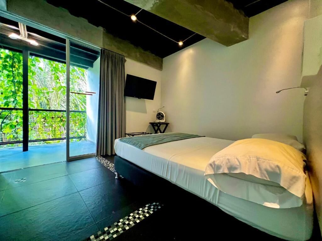 Cortinas blackout, tabla de planchar con plancha y wifi gratis 