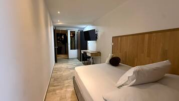 Chambre Double Exécutive | Rideaux occultants, fer et planche à repasser, Wi-Fi gratuit