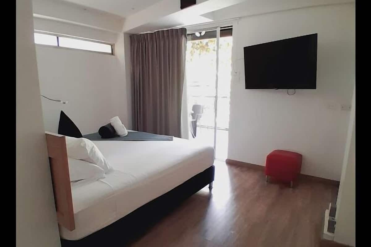 Cortinas blackout, tabla de planchar con plancha y wifi gratis