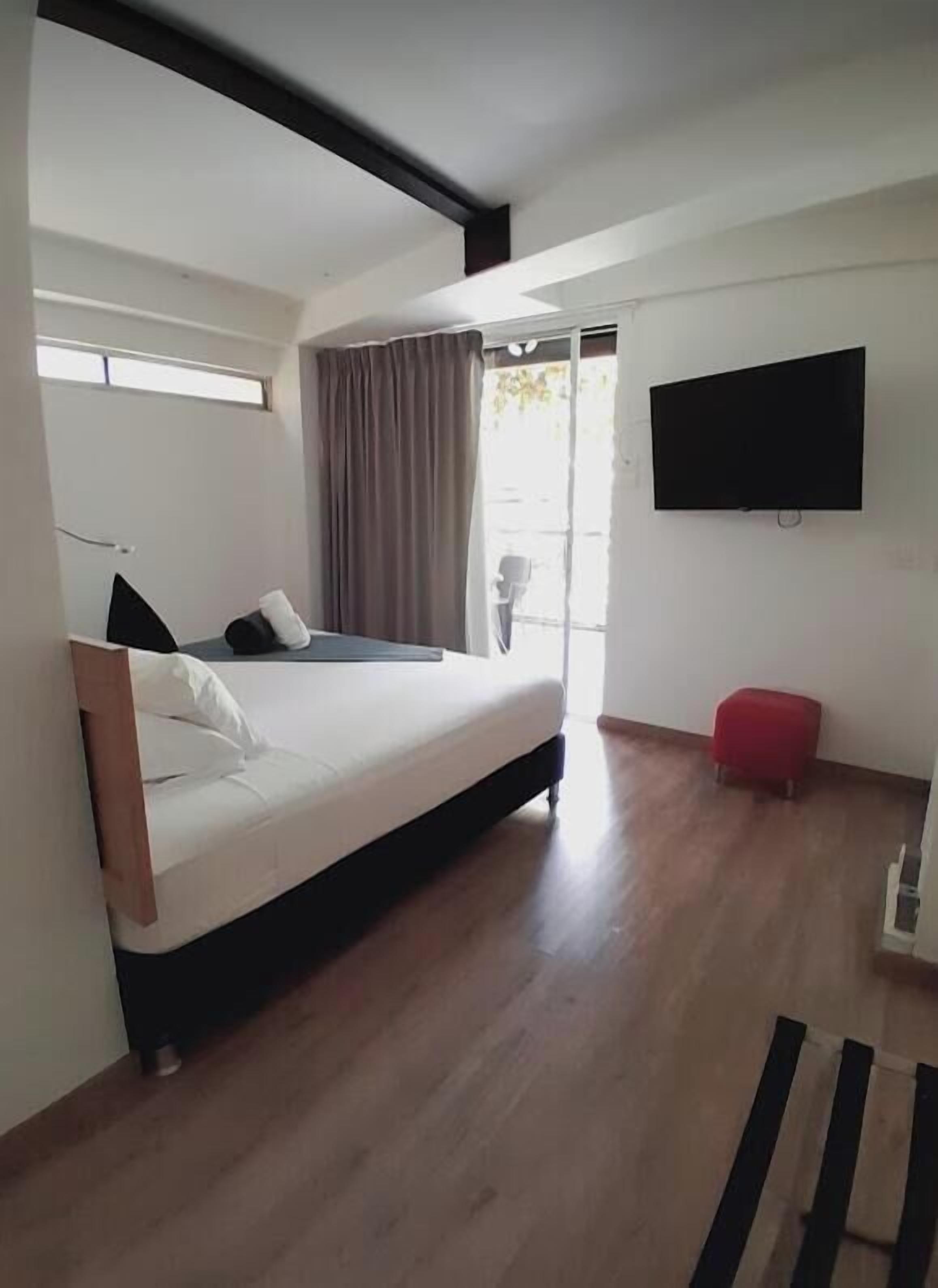 Executive tweepersoonskamer, balkon, uitzicht op tuin | Verduisterende gordijnen, een strijkplank/strijkijzer, gratis wifi