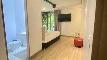 Cortinas blackout, tabla de planchar con plancha y wifi gratis