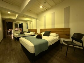 Family Quadruple Room | Blackout curtains, iron/ironing board, free WiFi, bed sheets - Carriqui Underground  (Pereira)