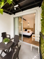 Cortinas blackout, tabla de planchar con plancha y wifi gratis 