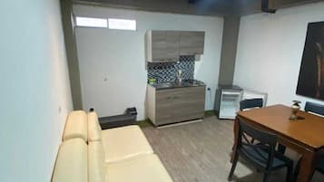 Apartamento Confort, balcón, vistas al jardín | Cocina privada